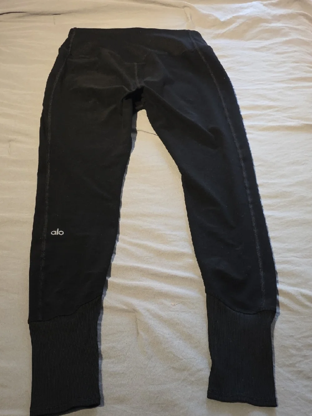 ALO Yoga slim fit